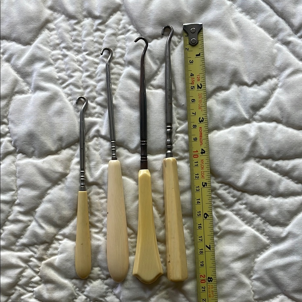 Vintage Victorian Shoe Button Hook Set in Cream and Silver - Picture 6 of 6